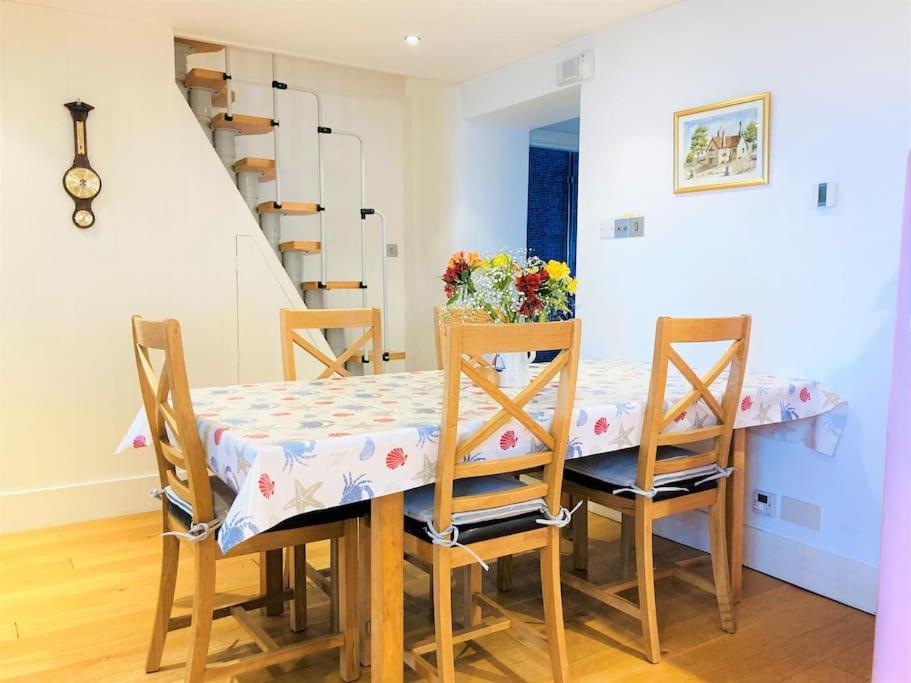 The Old Boat House, Seaview - Seafront Three Bedroom Cottage With Separate Two Bedroom Annexe ภายนอก รูปภาพ