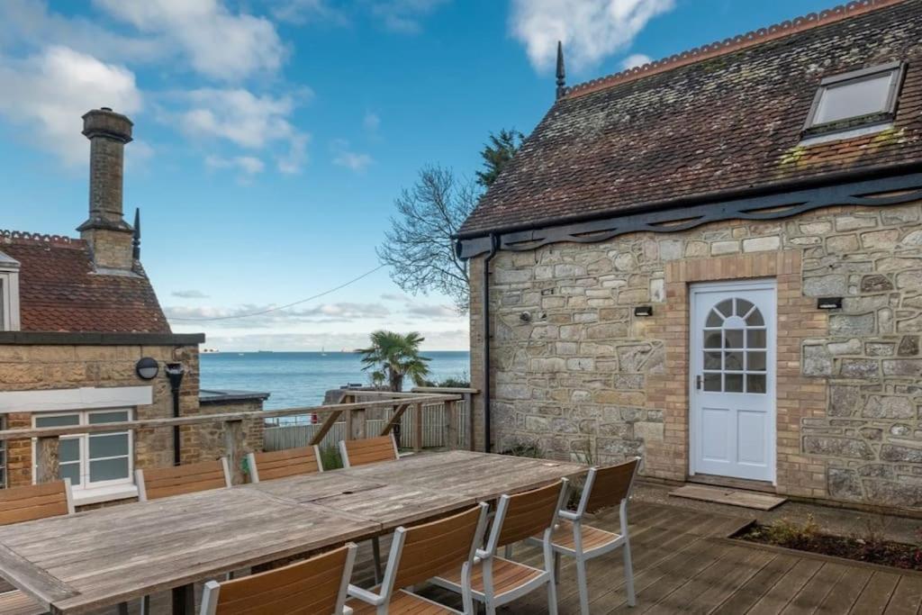 The Old Boat House, Seaview - Seafront Three Bedroom Cottage With Separate Two Bedroom Annexe ภายนอก รูปภาพ
